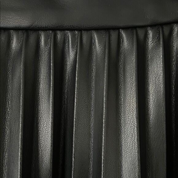 NWT French Connection ETTA Recycled Vegan Leather Skirt in Size 12 - Picture 5 of 15
